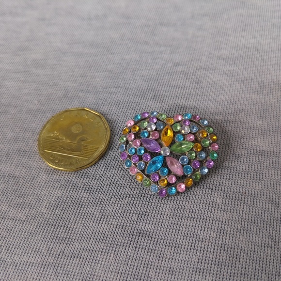 Lot of Earrings, Pin and Ring - Picture 5 of 9